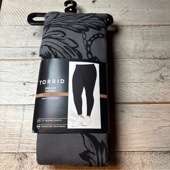 torrid Pants - Torrid Full Length Signature Waist Premium Chained Damask Gray Leggings 4X & 3X